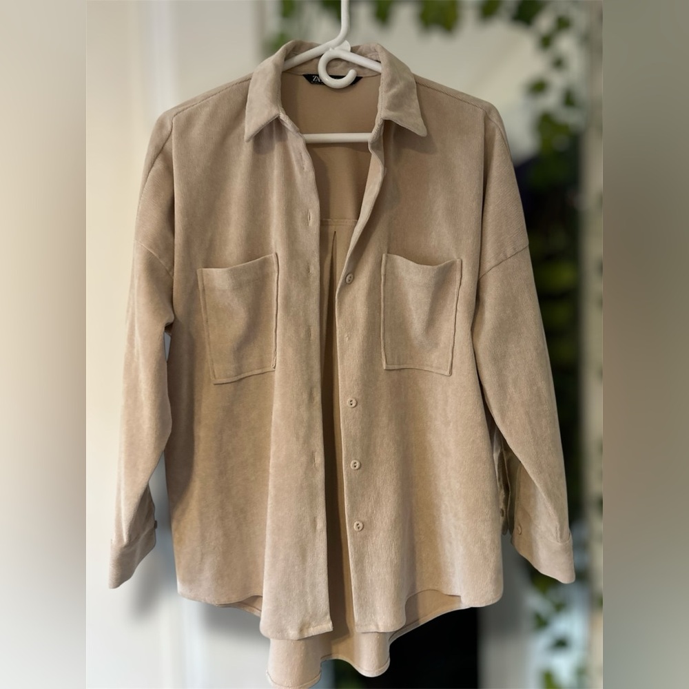 Zara Women’s Button Up Long Sleeve Top !
